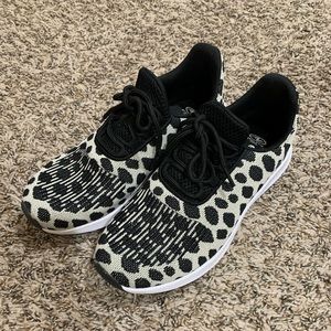 Polka Dot Athletic Shoes!